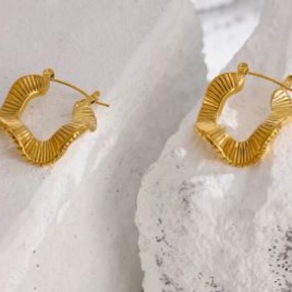 Gold Plated Stainless Steel Wavy Hoop Earrings - Picture 5 of 8